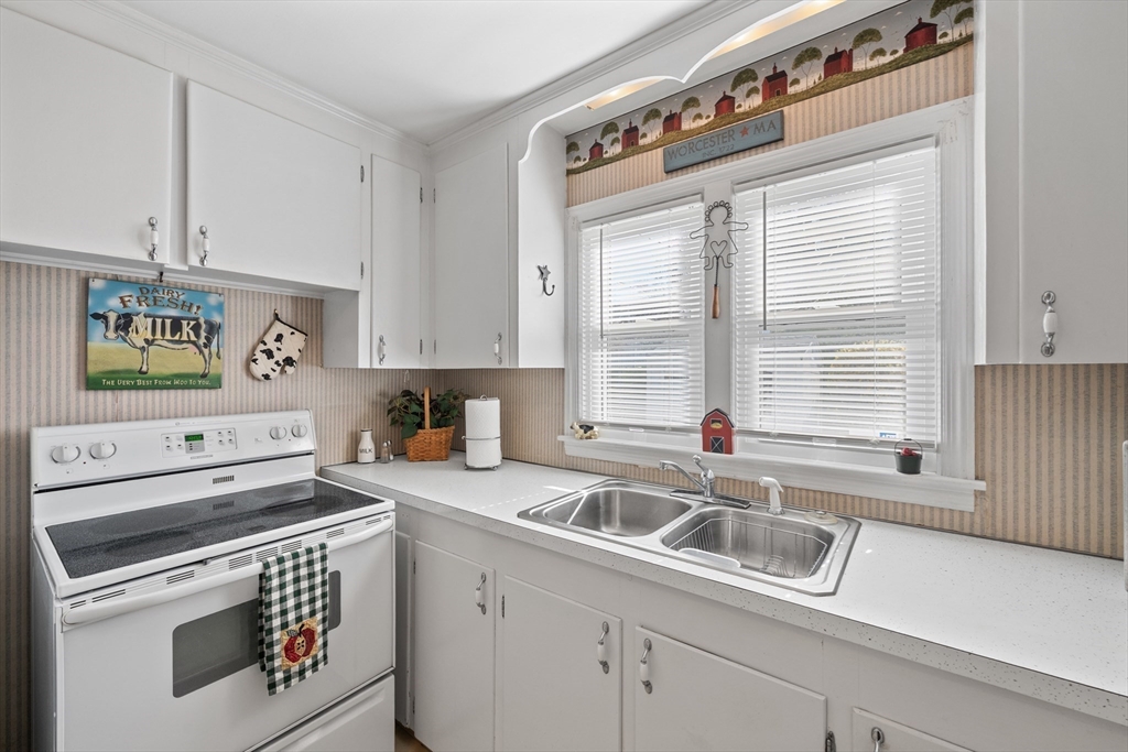 16 Thornton Road Worcester, MA 01606 - Photo 13 of 29