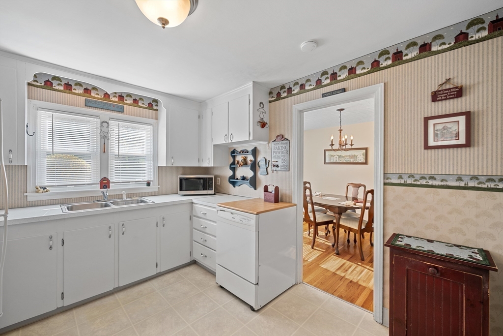16 Thornton Road Worcester, MA 01606 - Photo 14 of 29