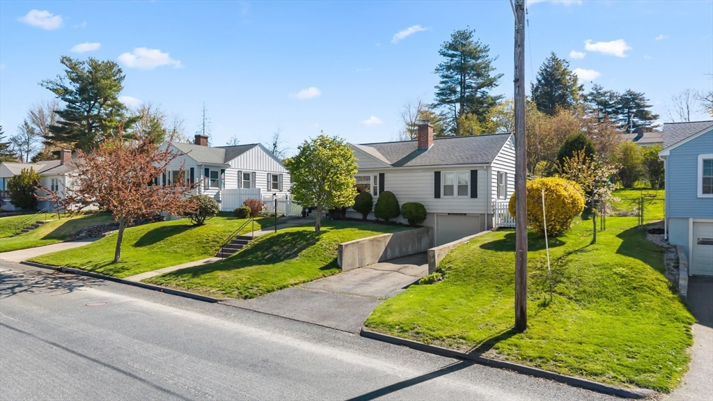 16 Thornton Road Worcester, MA 01606 - Photo 4 of 29
