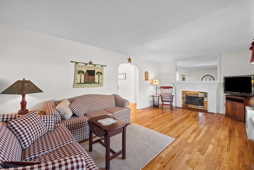 16 Thornton Road Worcester, MA 01606 - Photo 6 of 29