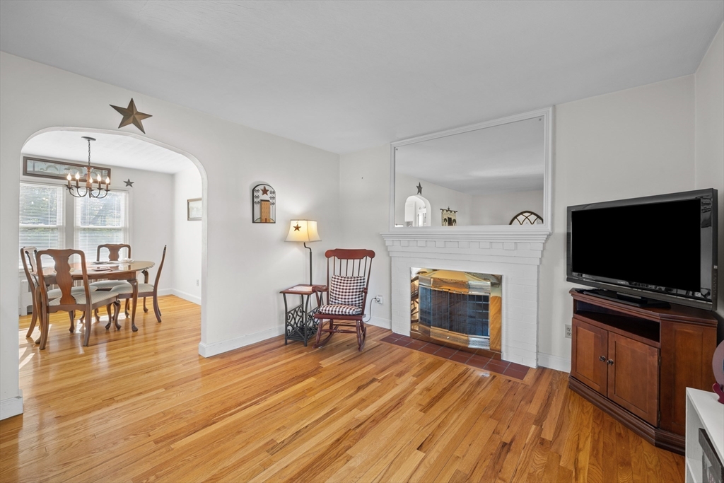 16 Thornton Road Worcester, MA 01606 - Photo 7 of 29