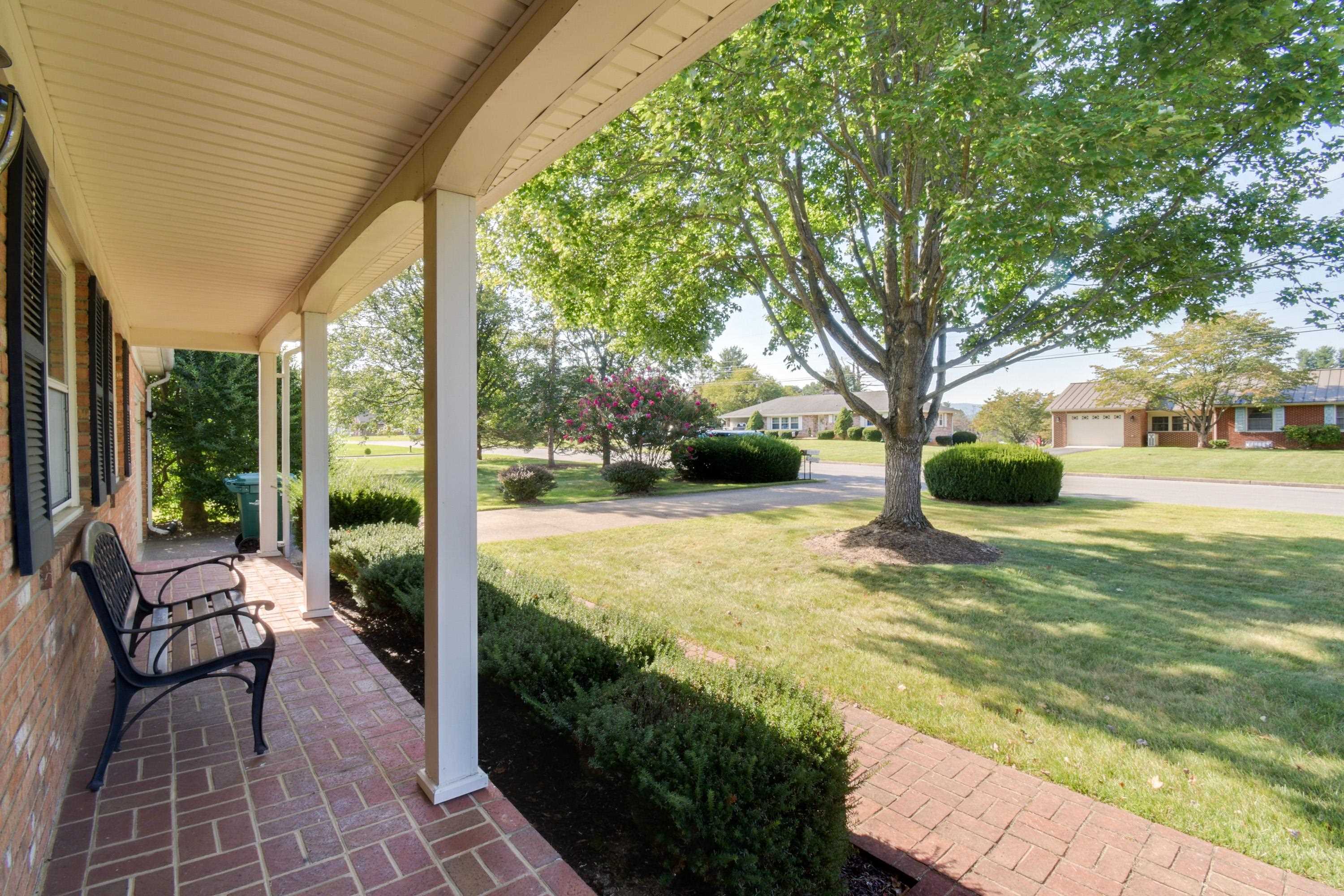 2116 Pickett Road Waynesboro, VA 22980 - Photo 5 of 43 Gallery Image 5
