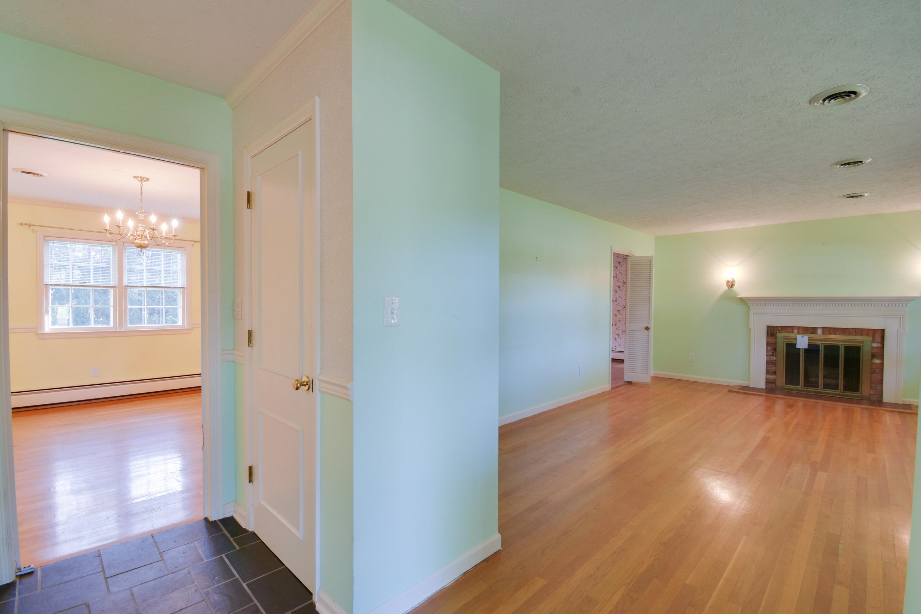 2116 Pickett Road Waynesboro, VA 22980 - Photo 7 of 43 Gallery Image 7