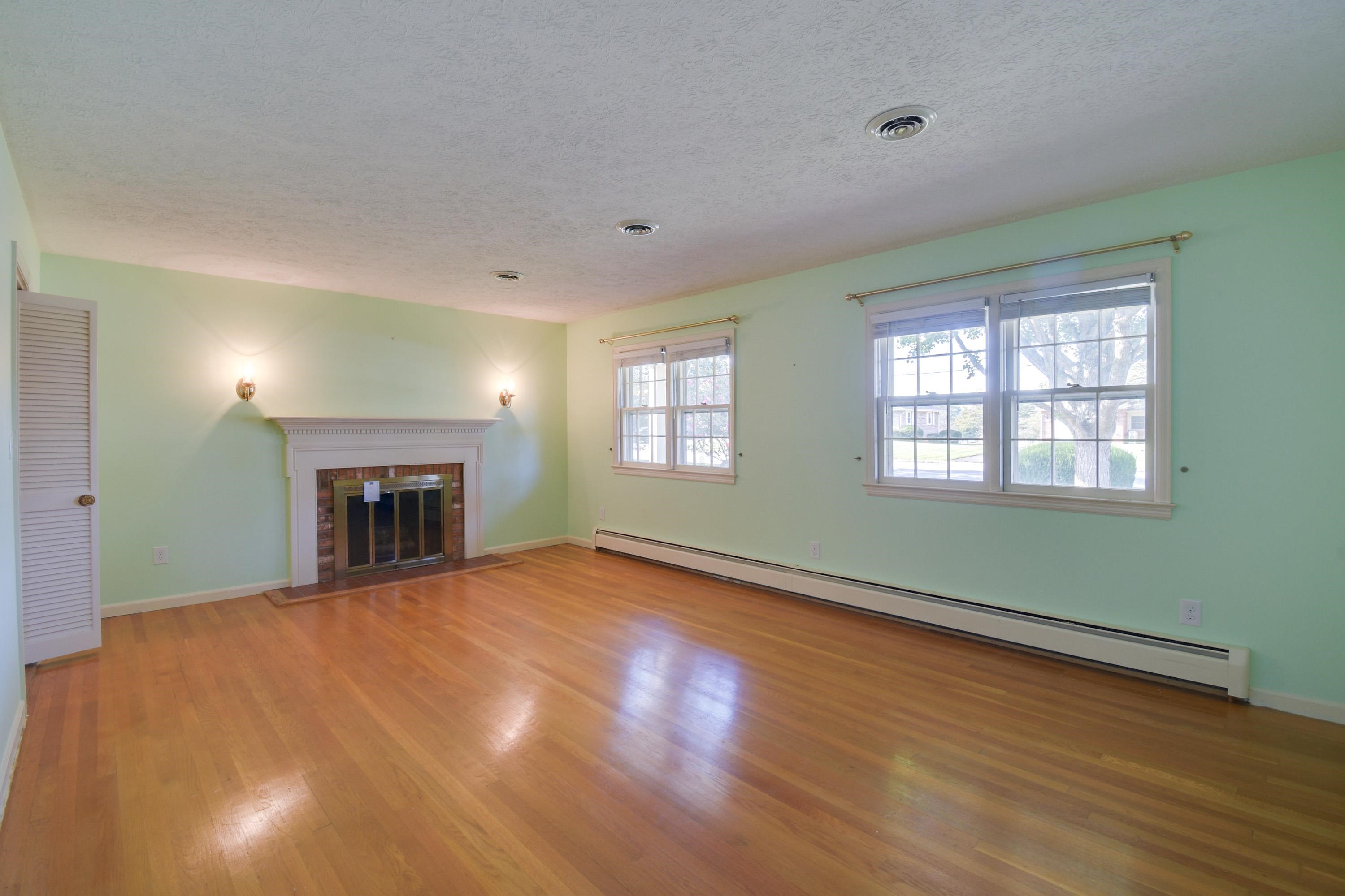 2116 Pickett Road Waynesboro, VA 22980 - Photo 8 of 43 Gallery Image 8