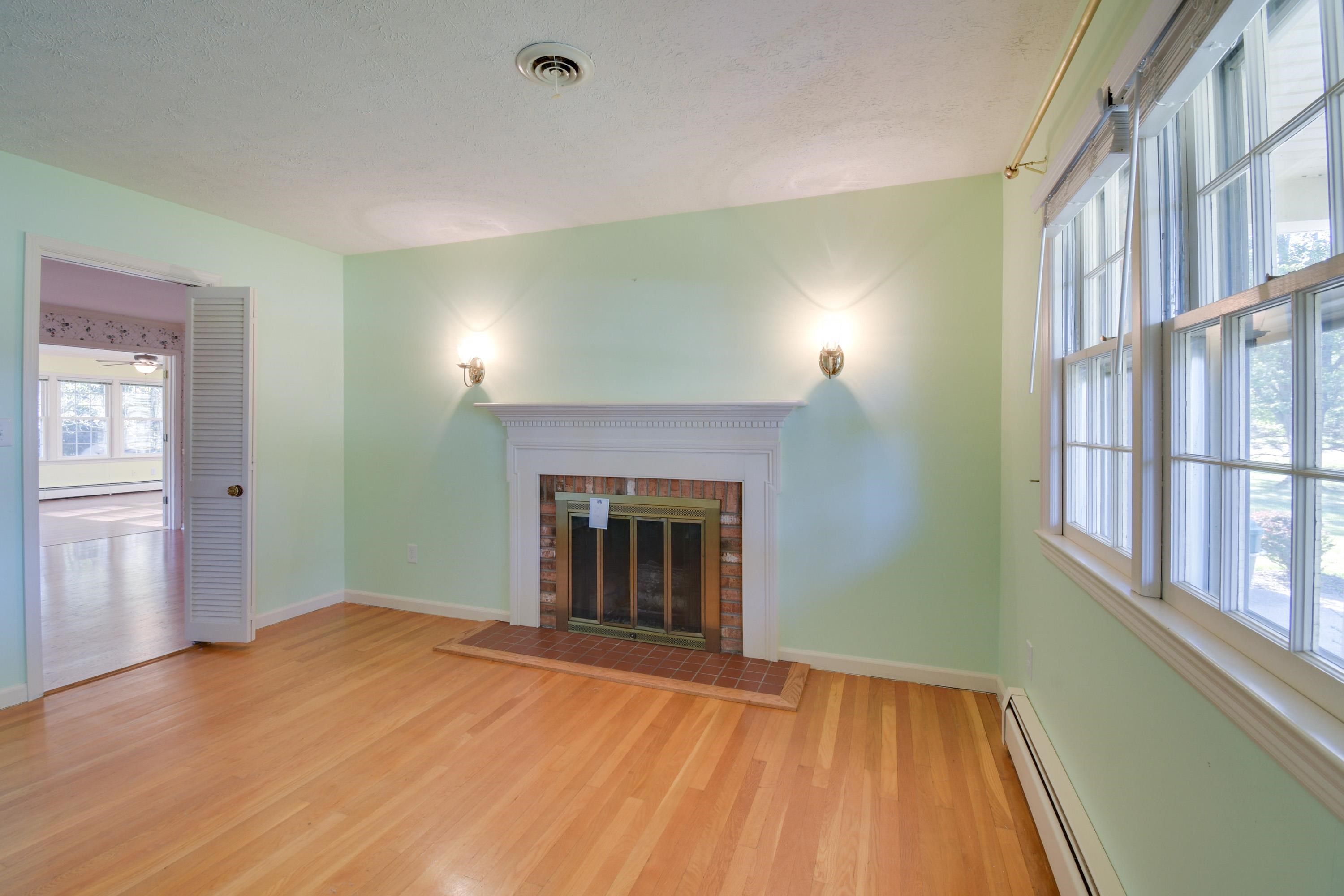 2116 Pickett Road Waynesboro, VA 22980 - Photo 9 of 43 Gallery Image 9