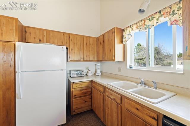 316 Raspberry Lane Monument, CO 80132 - Photo 8 of 26 Gallery Image 8