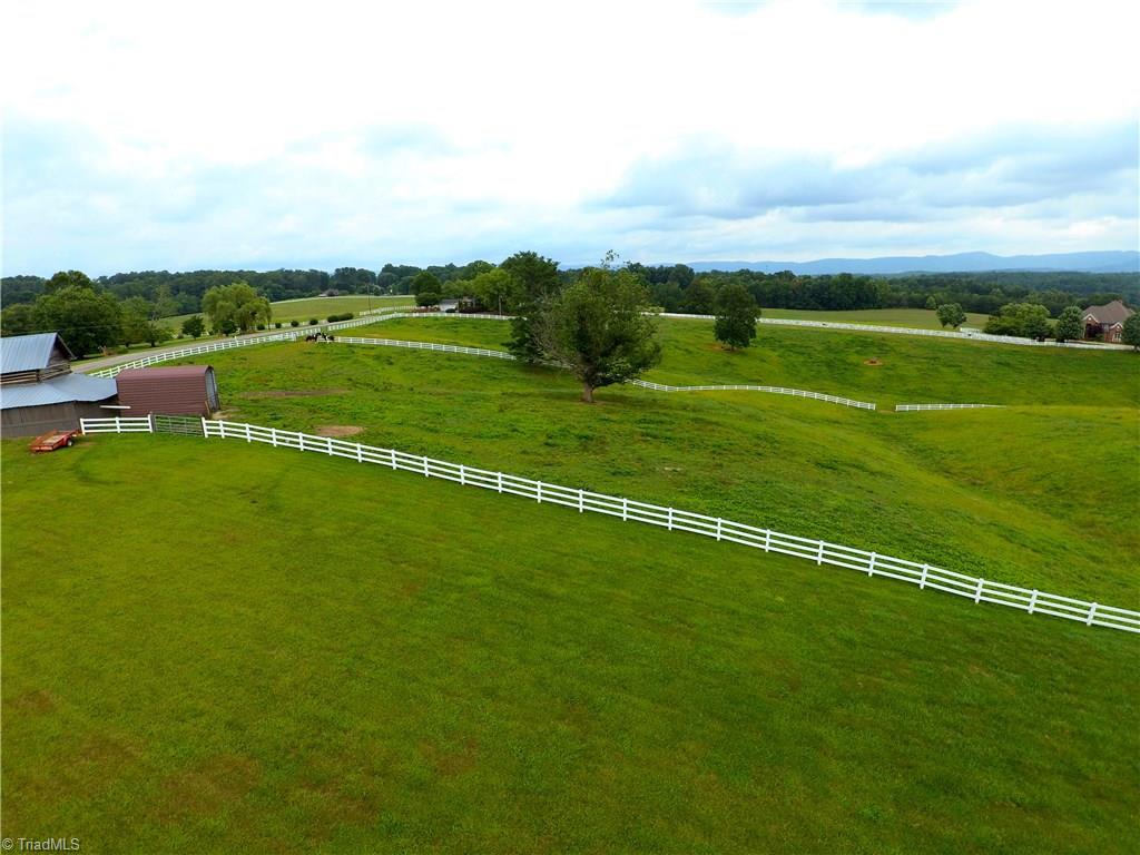 470 Crossingham Road Mount Airy, NC 27030 - Photo 11 of 30 Gallery Image 11