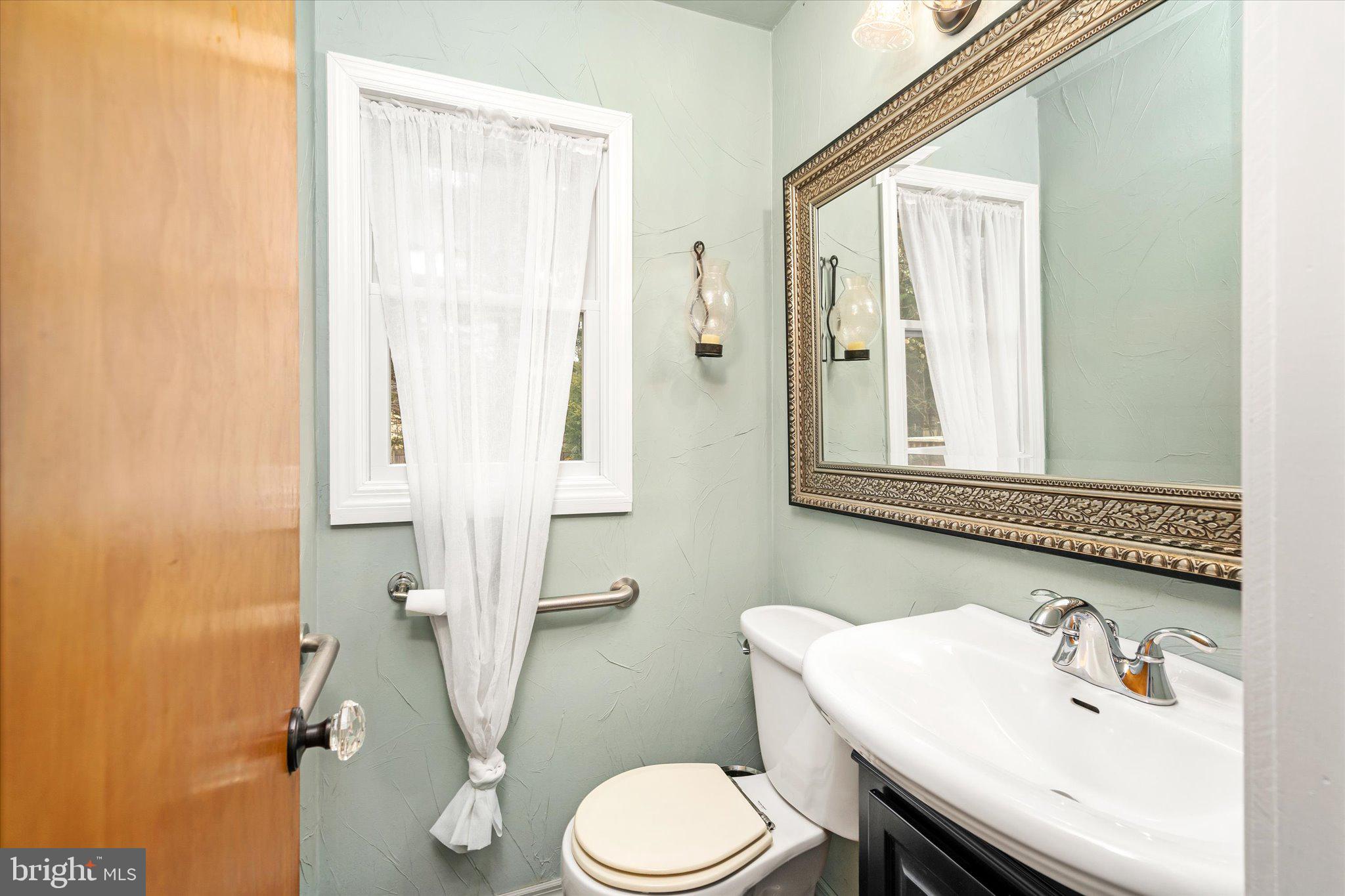 4 Eiker Road Cranbury, NJ 08512 - Photo 12 of 33 Powder Room