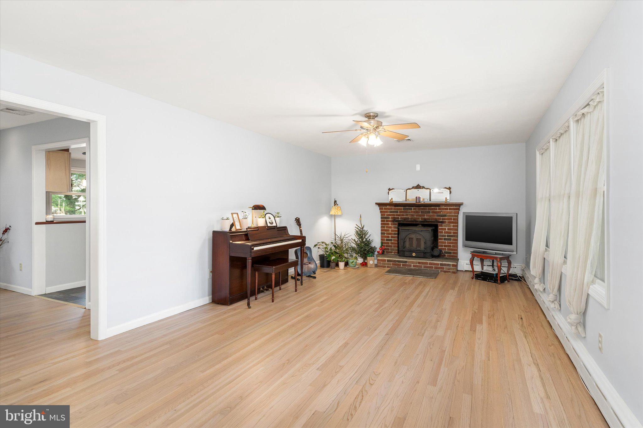 4 Eiker Road Cranbury, NJ 08512 - Photo 3 of 33 Living Room