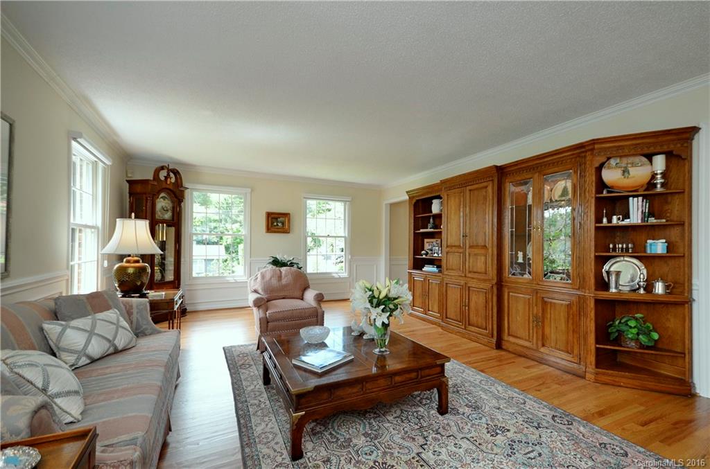324 Stratford Road Asheville, NC 28804 - Photo 4 of 23 Gallery Image 4