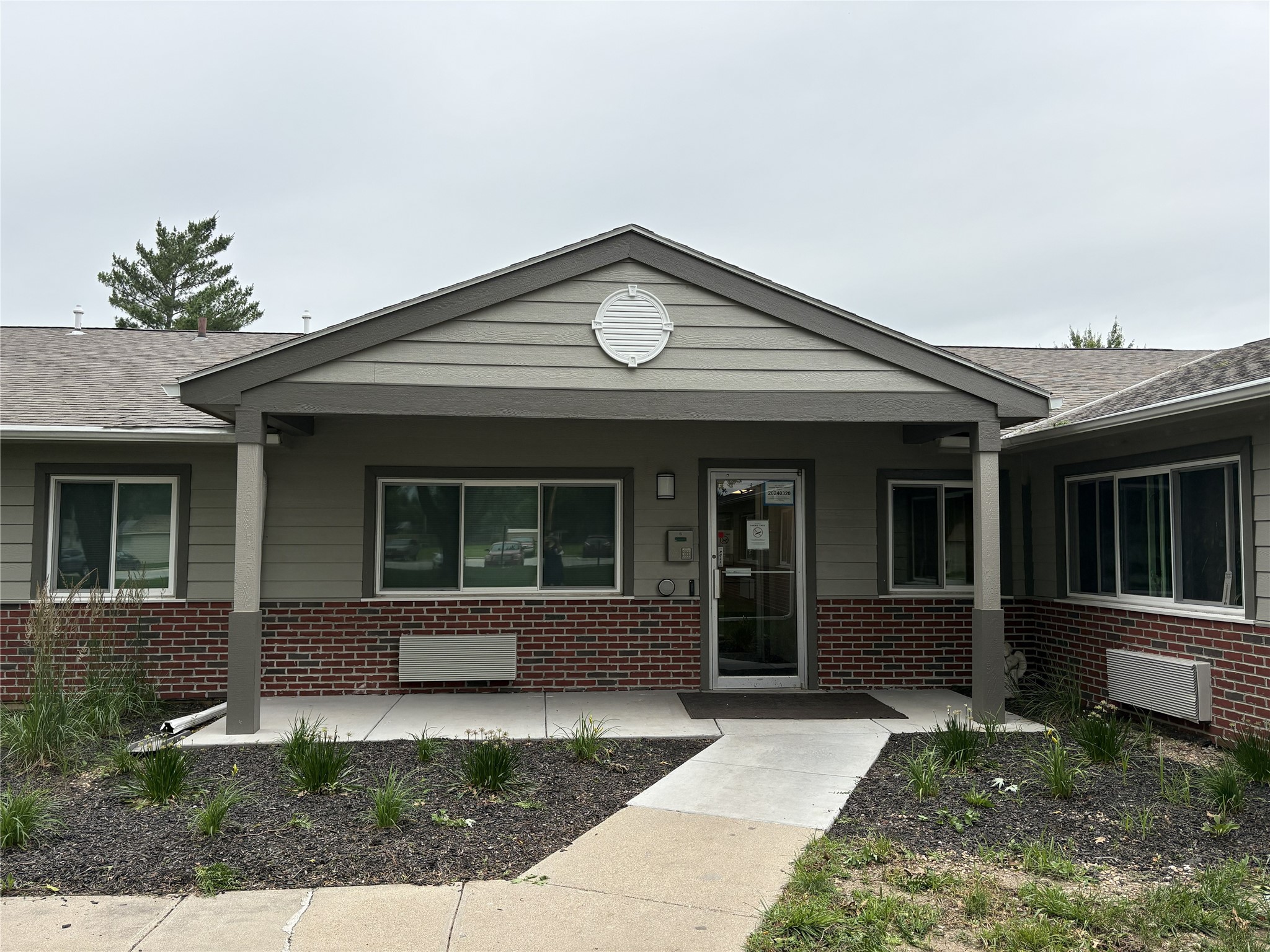 1700 Park Street Beatrice, NE 68310 - Photo 2 of 25 front view of a house