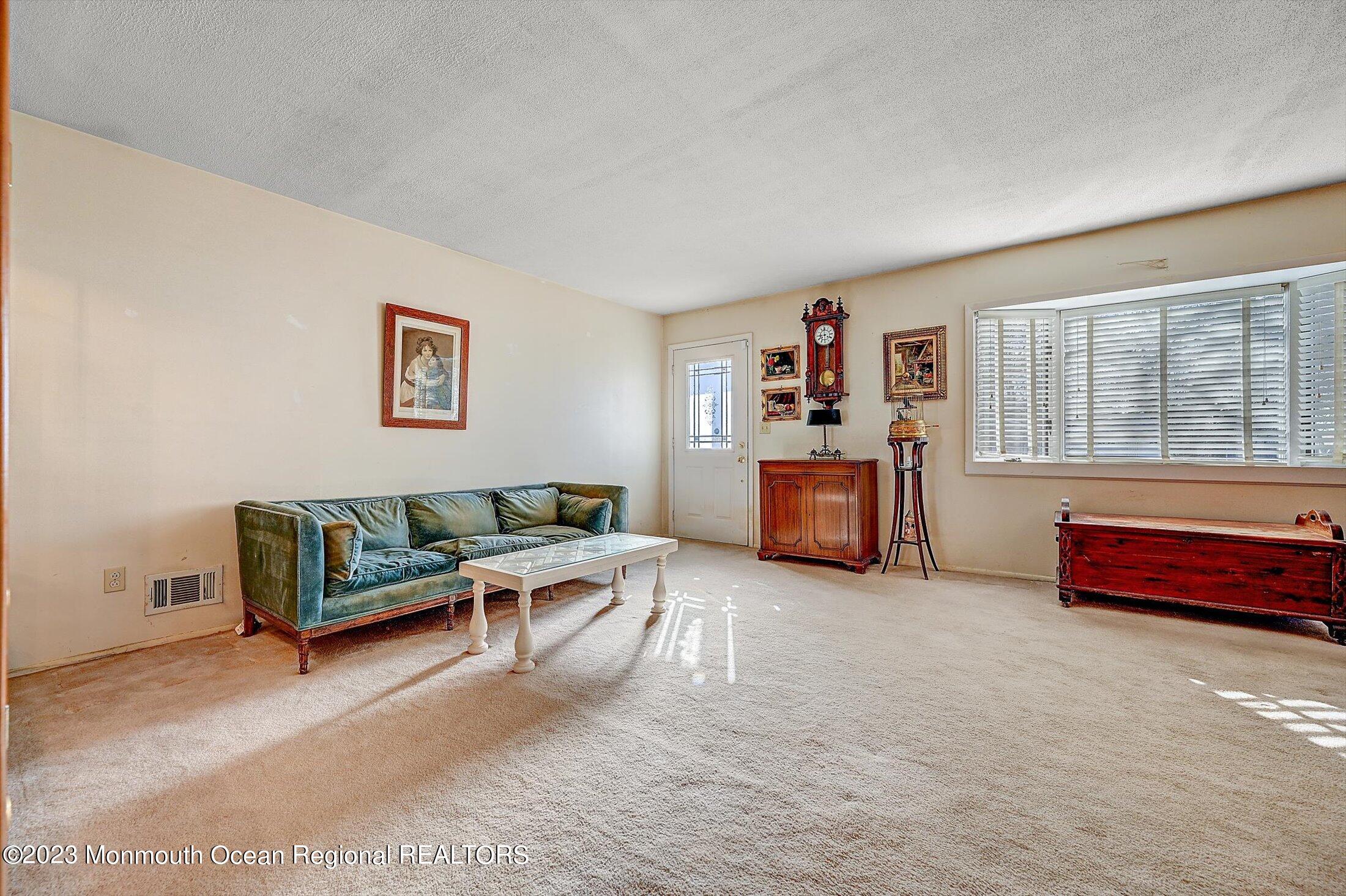 40 Smith Street Howell, NJ 07731 - Photo 4 of 25 LIVING ROOM
