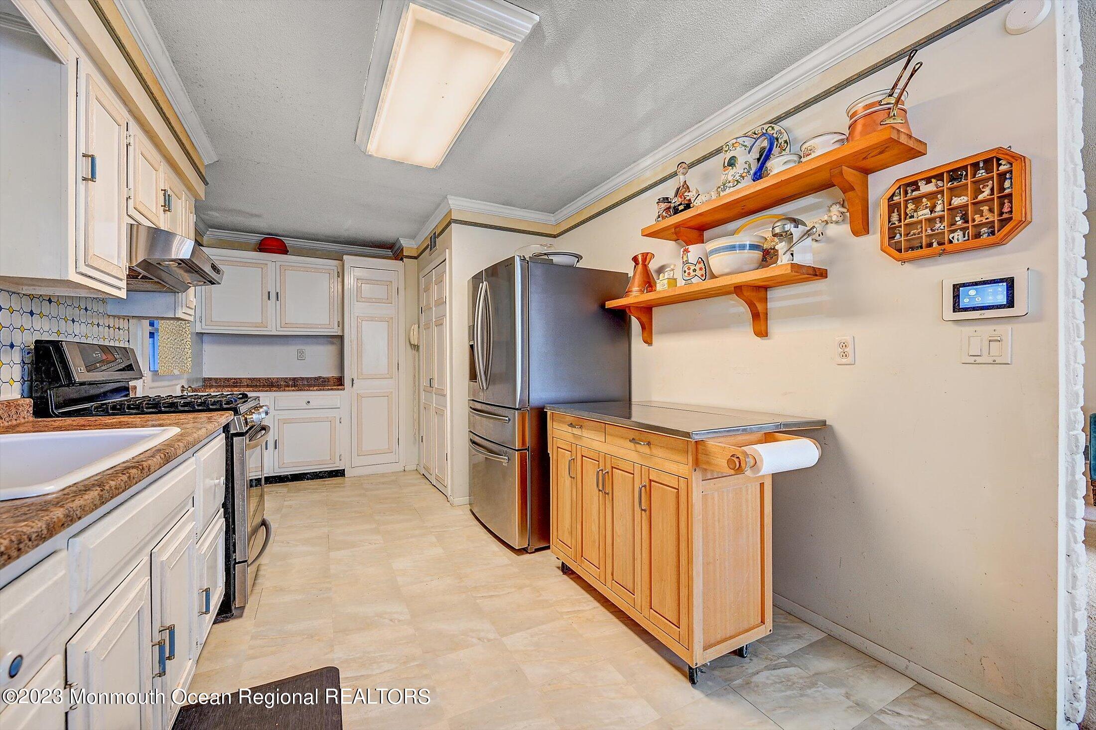 40 Smith Street Howell, NJ 07731 - Photo 9 of 25 KITCHEN
