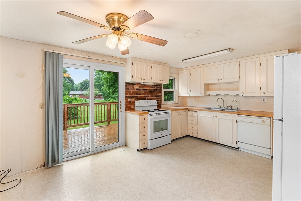 31 Conway Street Worcester, MA 01607 - Photo 10 of 34