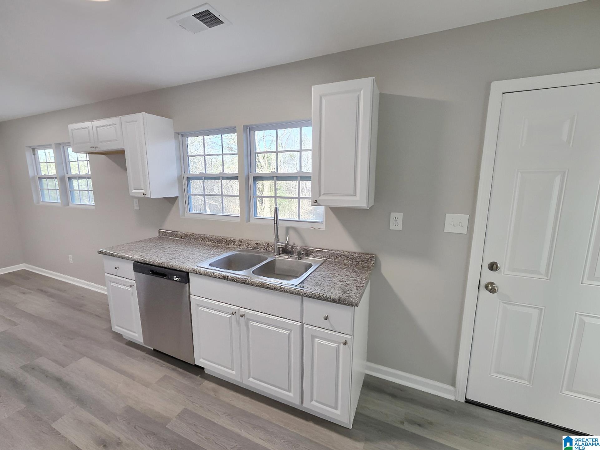 240 Burns Road Warrior, AL 35180 - Photo 5 of 17