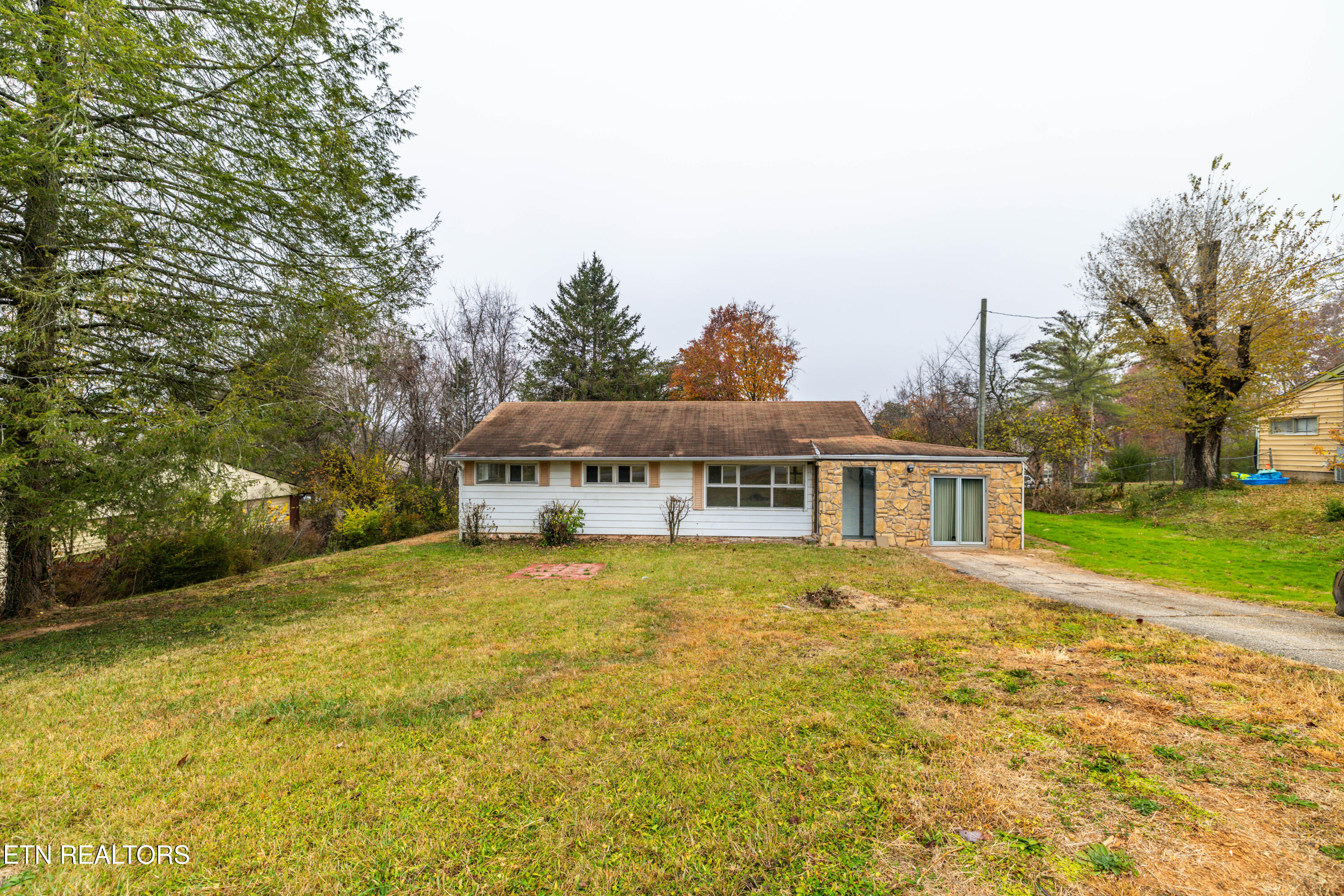 4520 Nicholas Road Northwest Knoxville, TN 37912 - Photo 3 of 27 755A0852-Edit