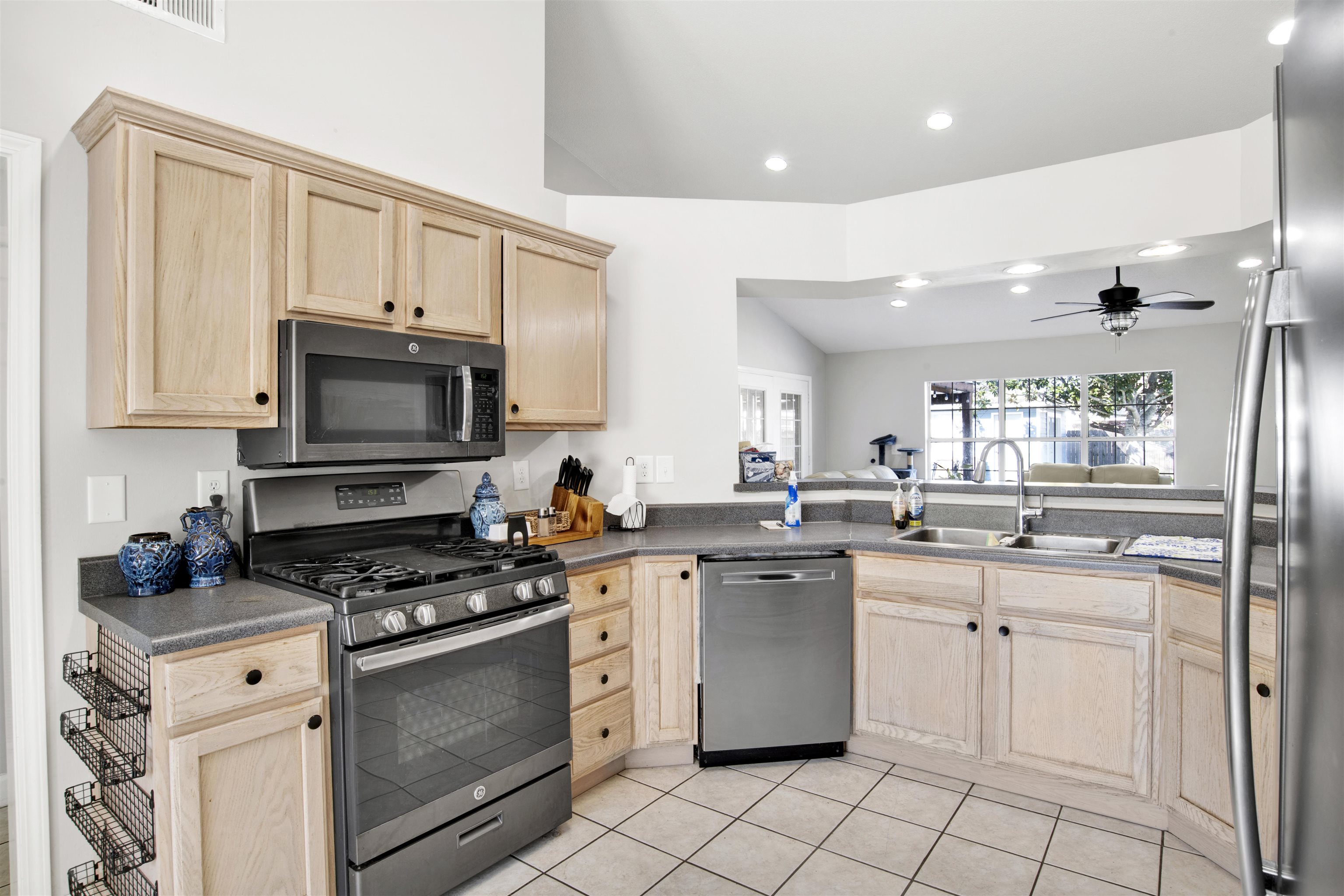 24605 Tarpon Lane Orange Beach, AL 36561 - Photo 8 of 36 Kitchen