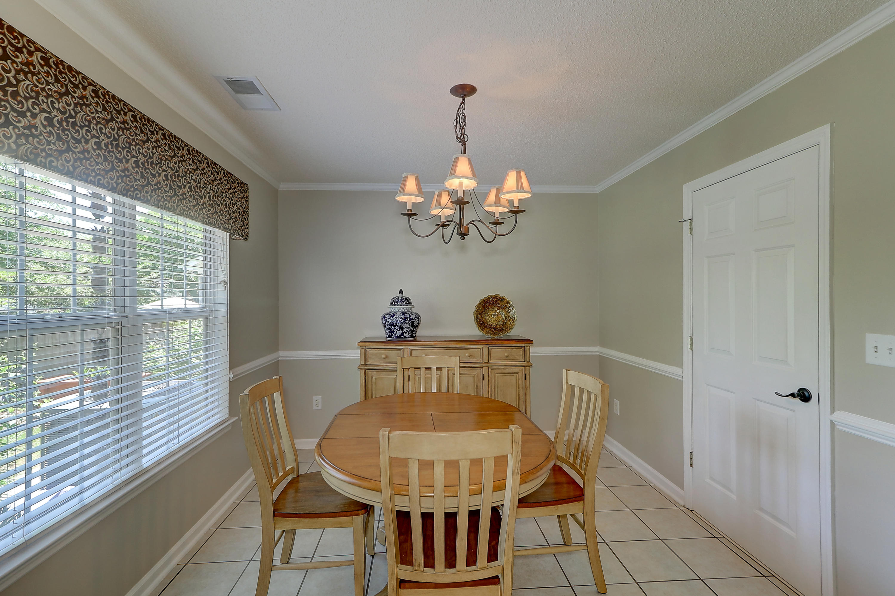 1322 Mapleton Avenue Charleston, SC 29412 - Photo 11 of 33 Dining Room