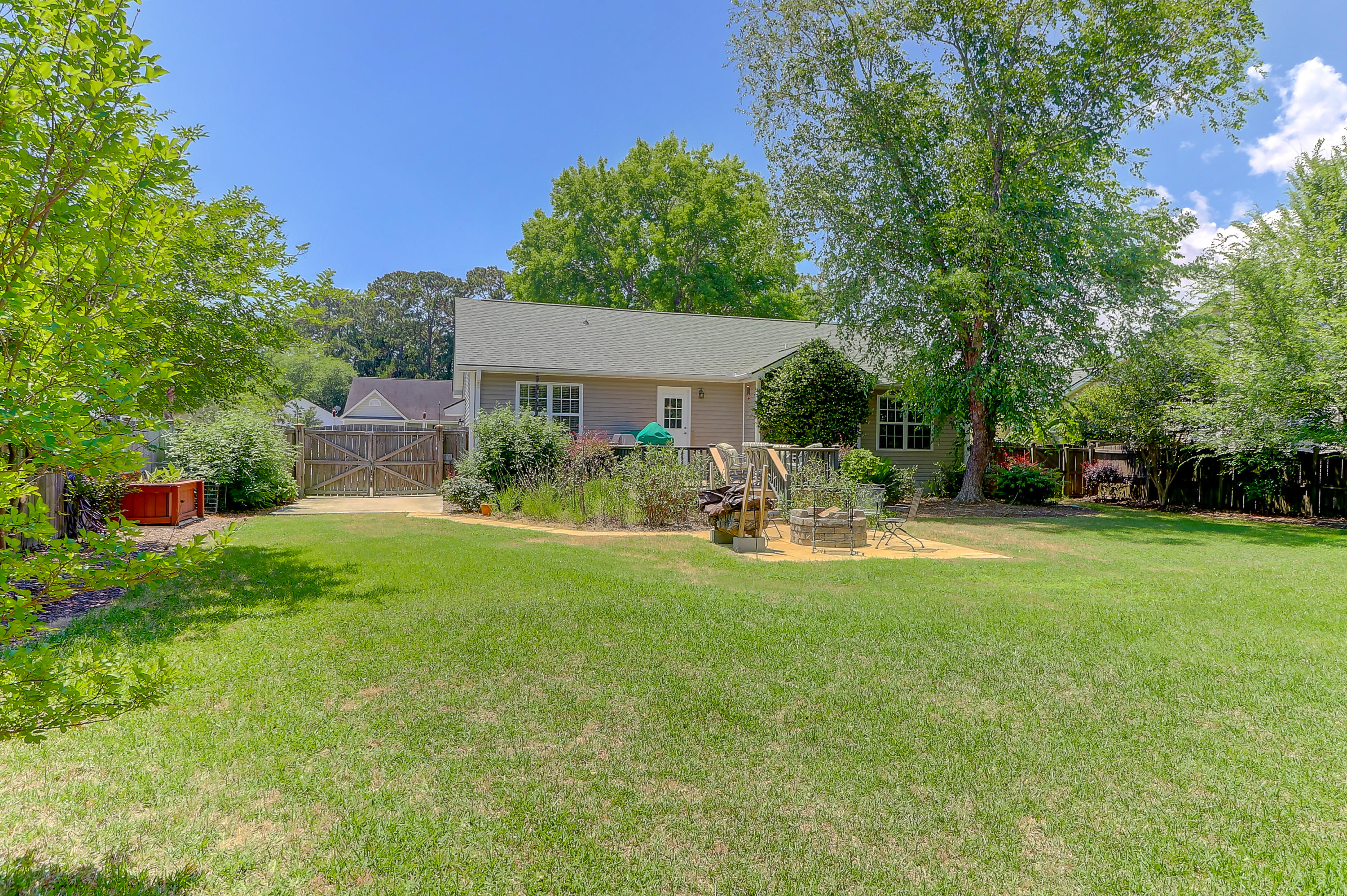 1322 Mapleton Avenue Charleston, SC 29412 - Photo 29 of 33 Large Back Yard