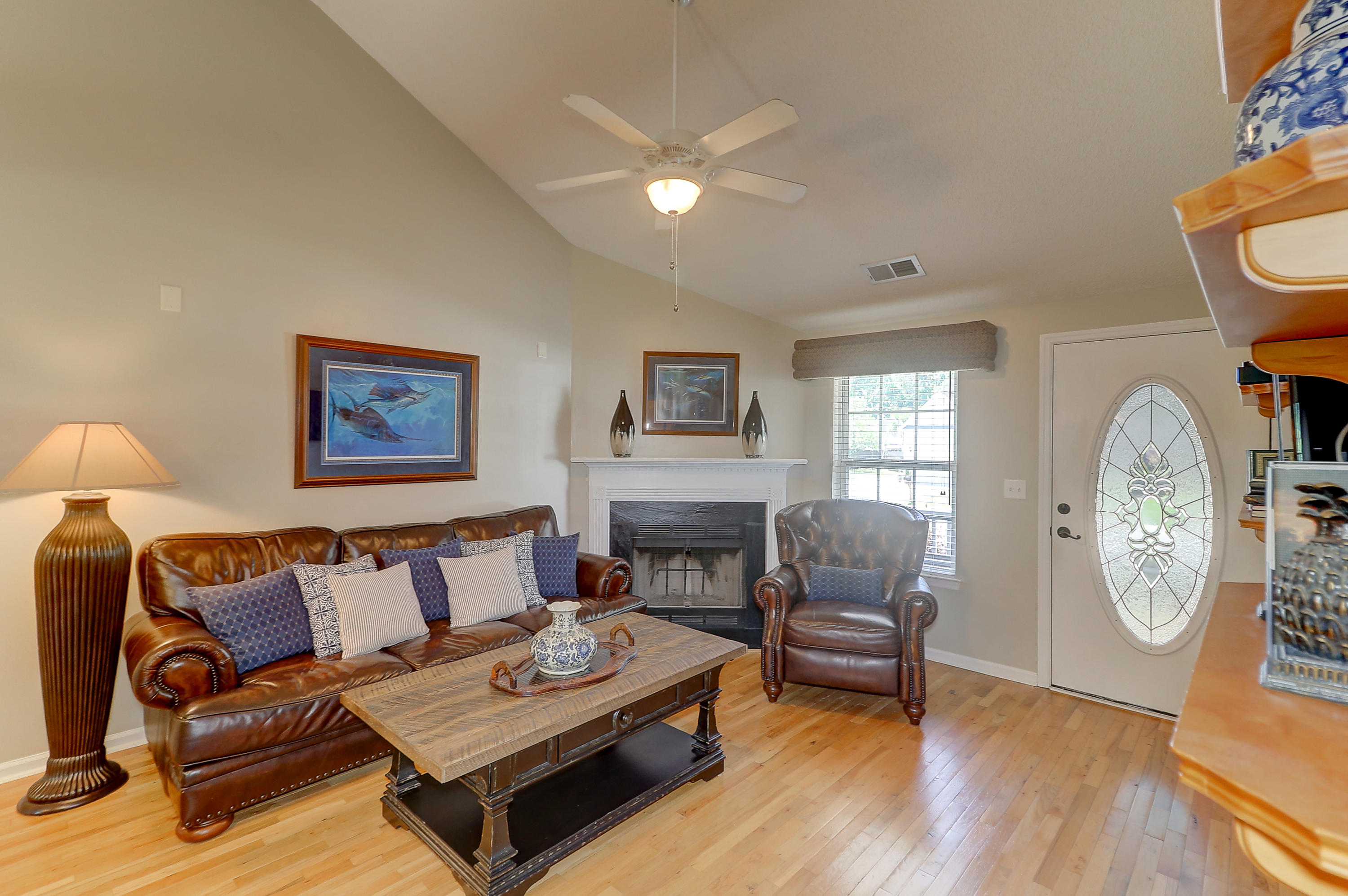 1322 Mapleton Avenue Charleston, SC 29412 - Photo 6 of 33 Living Room