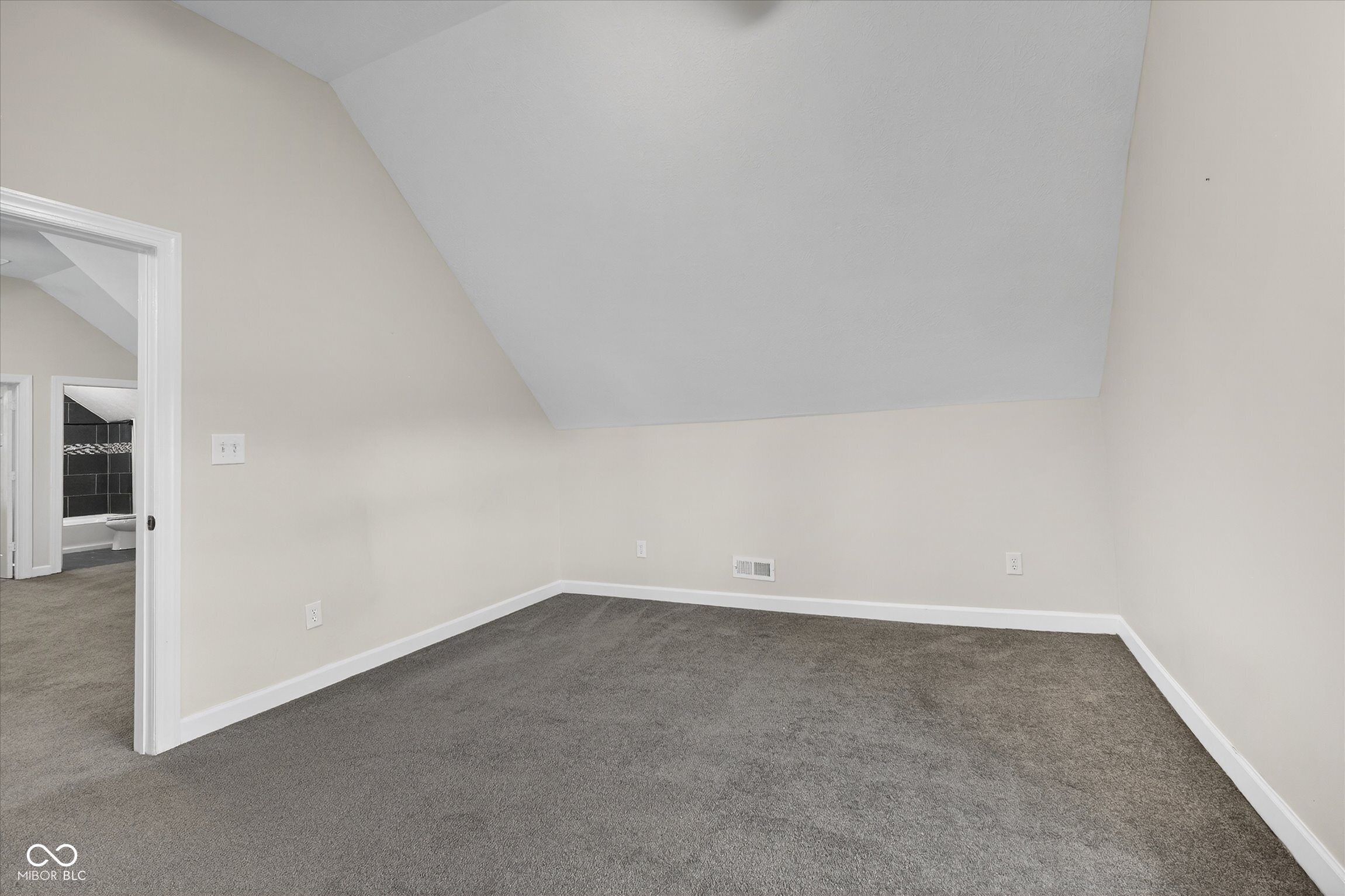 444 Keystone Avenue Indianapolis, IN 46201 - Photo 31 of 34