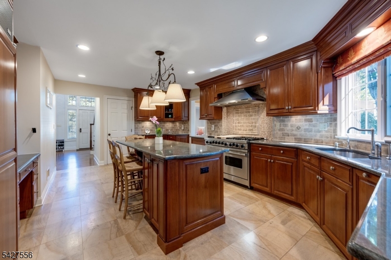 7 Byron Road Short Hills, NJ 07078 - Photo 8 of 33