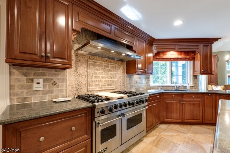 7 Byron Road Short Hills, NJ 07078 - Photo 9 of 33