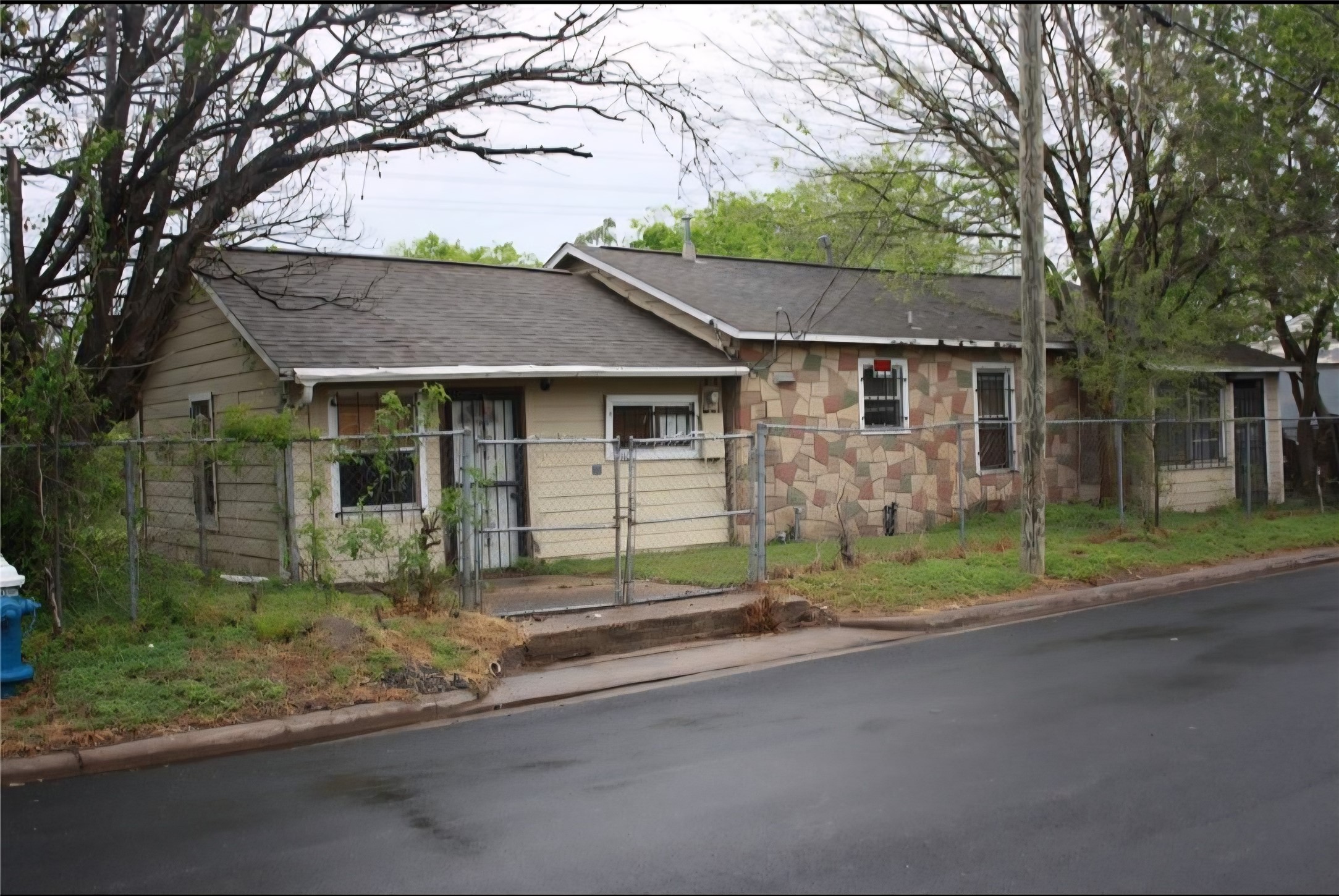 1403 East 36th Street Houston, TX 77022 - Photo 2 of 6 a view of a house with a yard and large tree