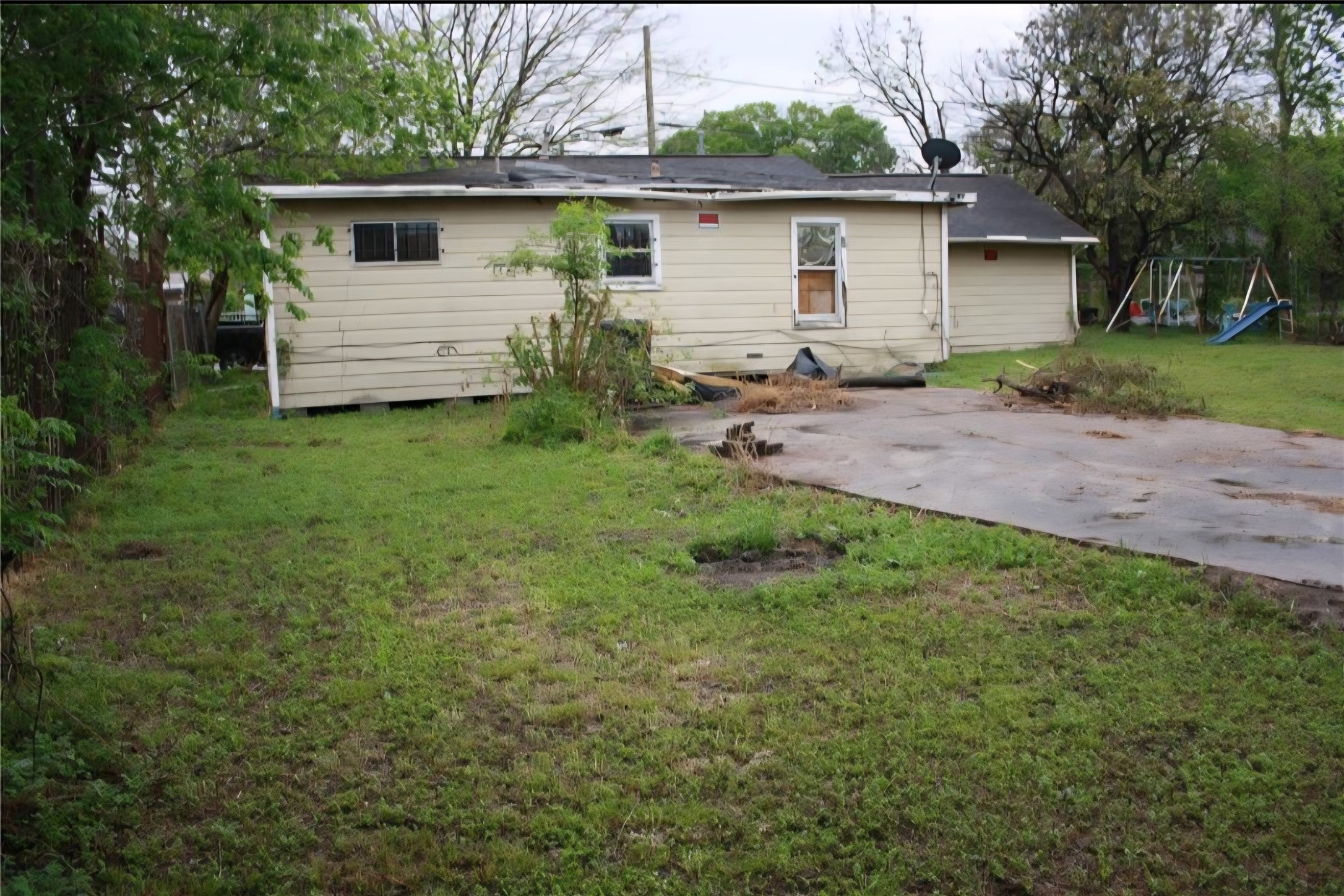 1403 East 36th Street Houston, TX 77022 - Photo 3 of 6 a front view of house with yard and trees in the background