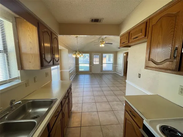 $1,450 | 1107 Valley View Drive, Glenn Heights, TX 75154