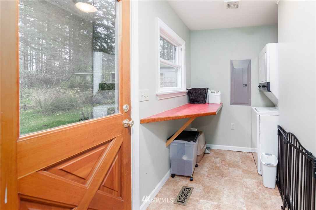 4004 Cooper Point Road Northwest Olympia, WA 98502 - Photo 12 of 28 a room with furniture and a window