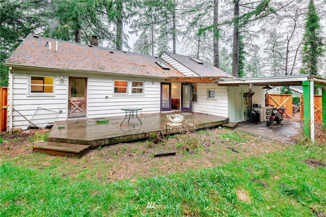 4004 Cooper Point Road Northwest Olympia, WA 98502 - Photo 25 of 28 a backyard of a house with yard and outdoor seating