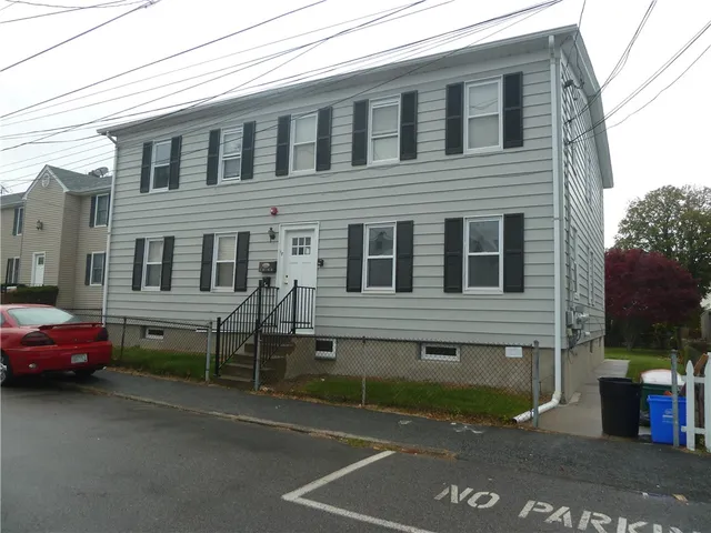 $1,900 | 18 Ryan Avenue, Unit 2N, Bristol, RI 02809