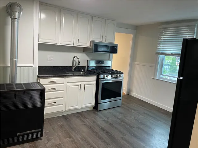 $1,900 | 18 Ryan Avenue, Unit 2N, Bristol, RI 02809