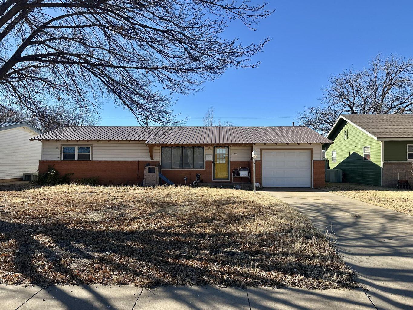 1409 Floydada Plainview, TX 79072 - Photo 1 of 16 1