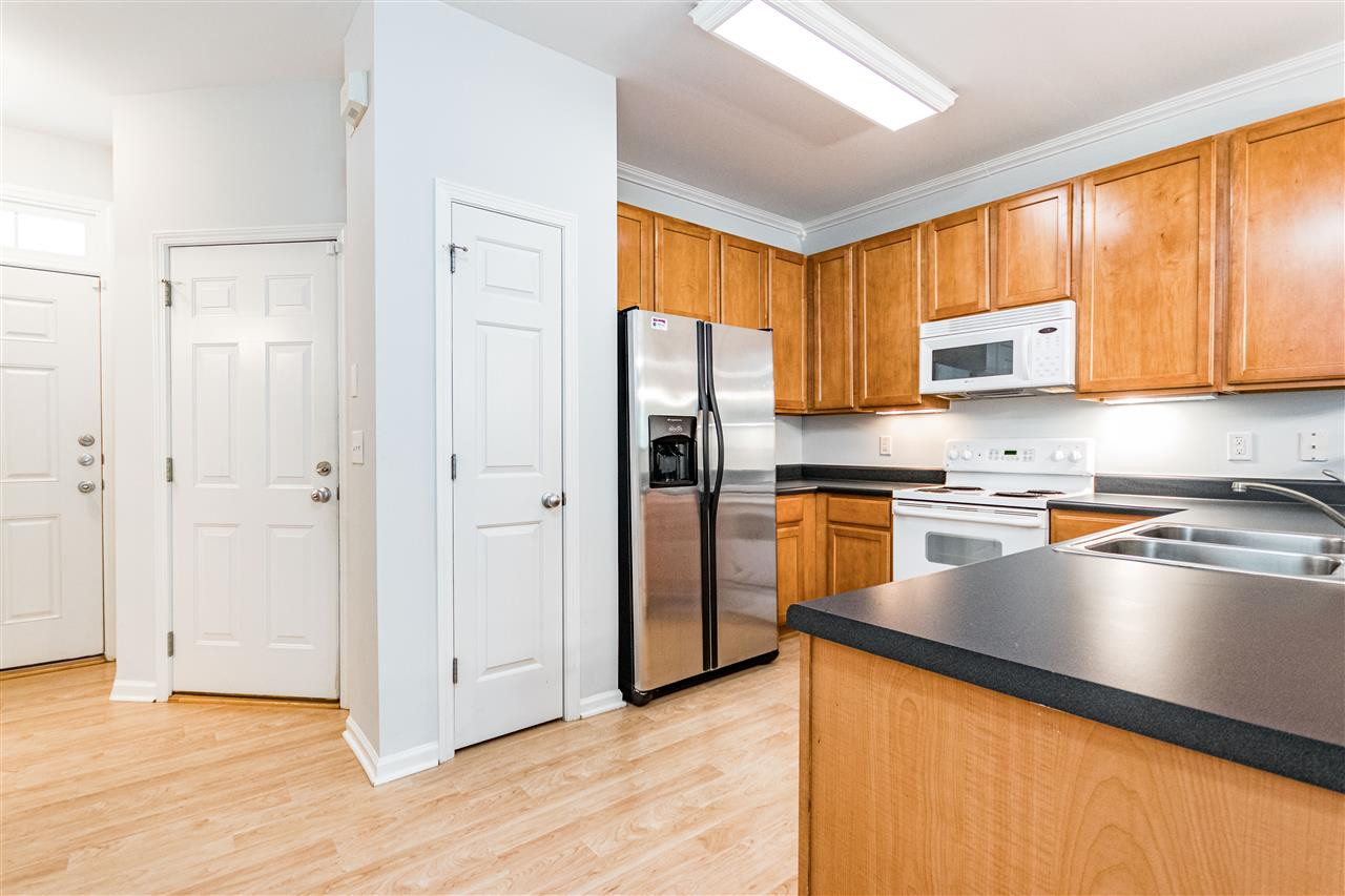 8514 Barryknoll Court Raleigh, NC 27613 - Photo 5 of 26 Kitchen