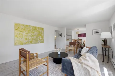$495,000 | 914 6th Avenue North, Unit 201, Seattle, WA 98109