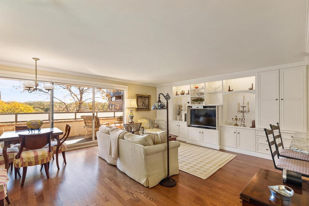 404 Paradise Road, Unit 2B Swampscott, MA 01907 - Photo 6 of 28 Gallery Image 6