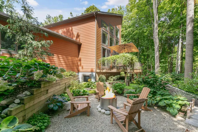 $859,900 | 46 Camp Madron Road, Unit 46, Buchanan, MI 49107