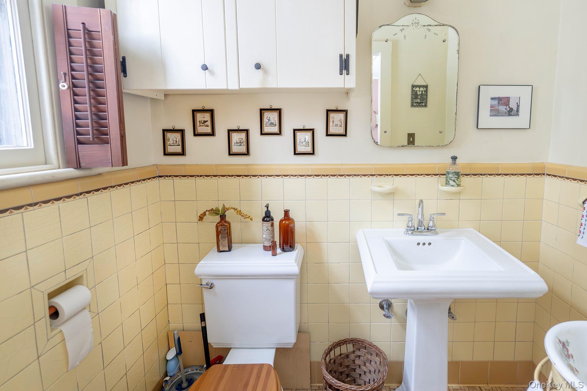 819 Van Wagner Road Poughkeepsie, NY 12601 - Photo 20 of 43 Powder room on first floor