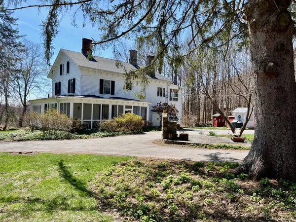 $975,000 | 819 Van Wagner Road, Poughkeepsie, NY 12601