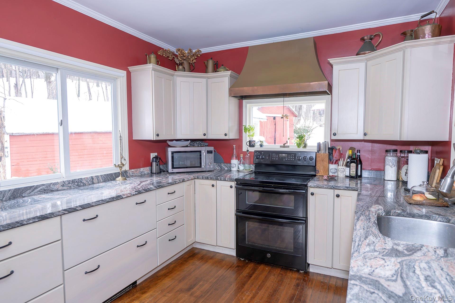 819 Van Wagner Road Poughkeepsie, NY 12601 - Photo 7 of 43