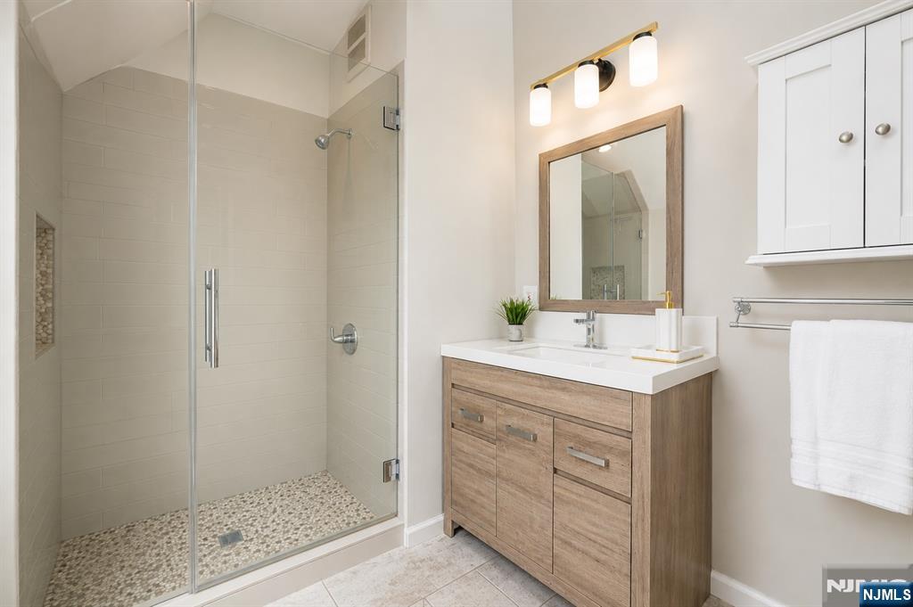 327 Chestnut Street Nutley, NJ 07110 - Photo 11 of 33