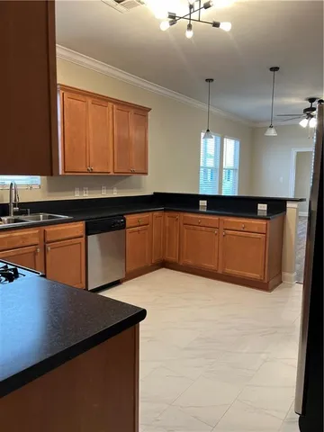 $1,600 | 828 Hidalgo Street, New Orleans, LA 70124