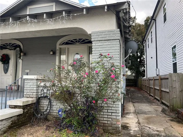 $1,600 | 828 Hidalgo Street, New Orleans, LA 70124
