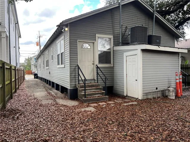 $1,600 | 828 Hidalgo Street, New Orleans, LA 70124