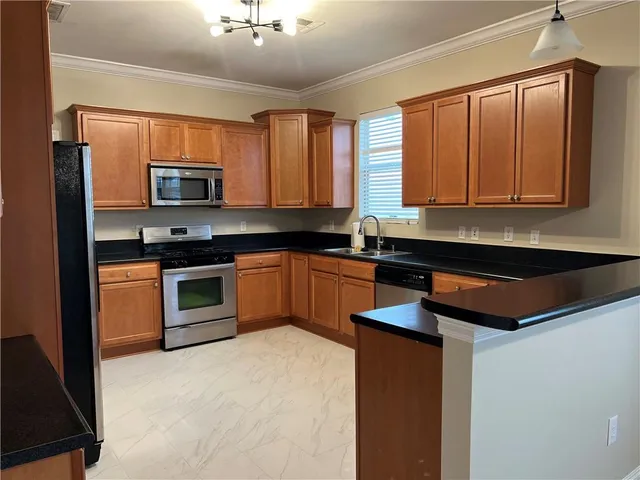 $1,600 | 828 Hidalgo Street, New Orleans, LA 70124