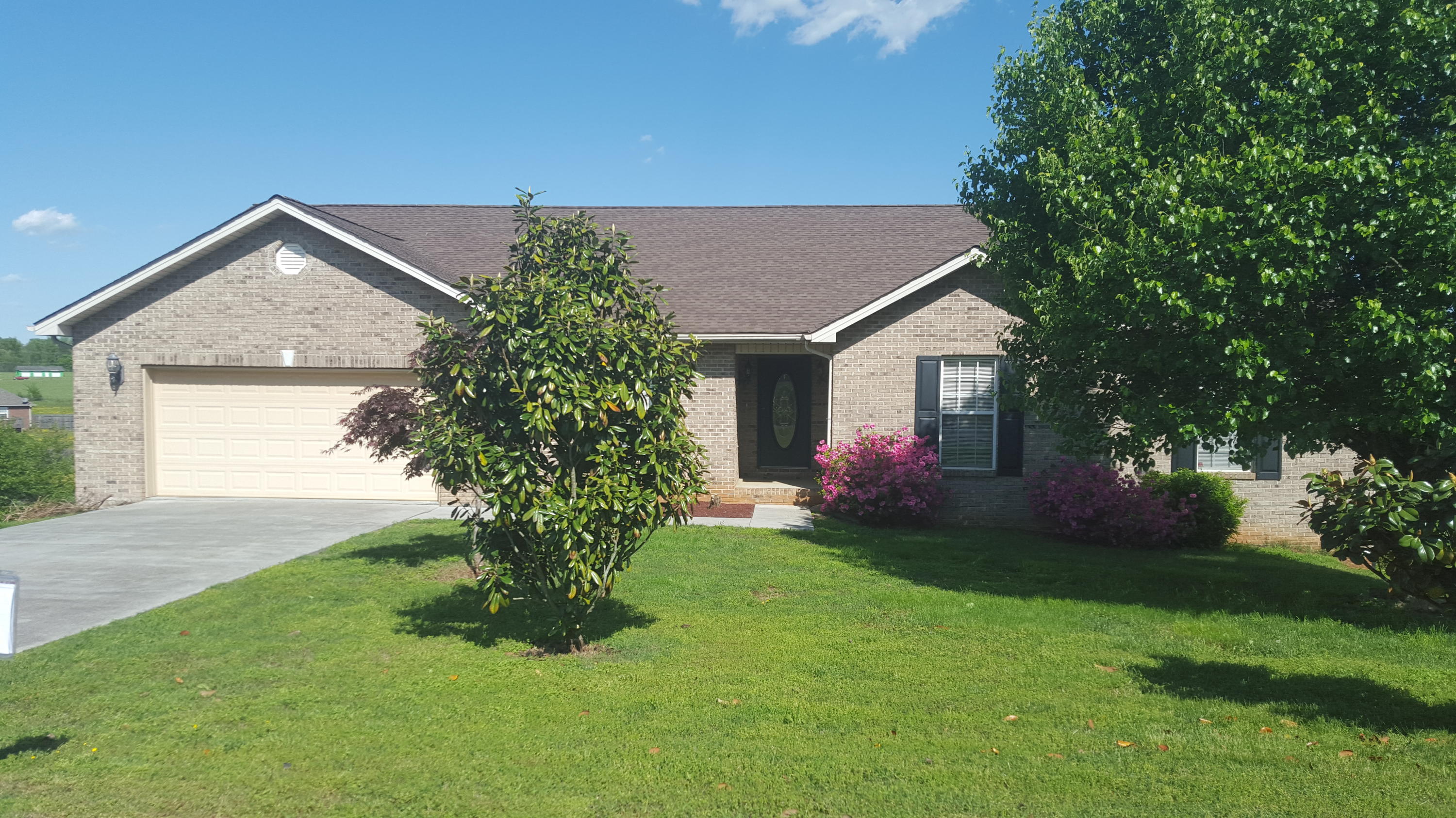 5619 J. Riley W Drive Greenback, TN 37742 - Photo 1 of 34 LOVELY BRICK BASEMENT RANCHER