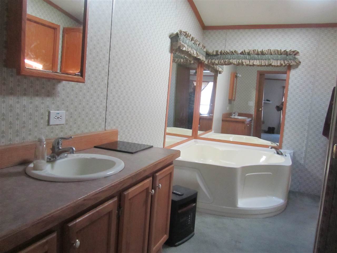 81 Fisher Road Royalton, VT 05068 - Photo 3 of 9 Gallery Image 3