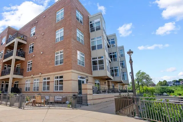 $267,500 | 1905 North Water Street, Unit 401, Milwaukee, WI 53202